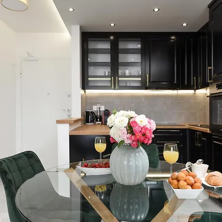 New Luxury With Balcony And Free Parking In The Garage