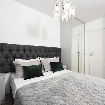 Apartament New Luxury With Balcony And Free Parking In The Garage *