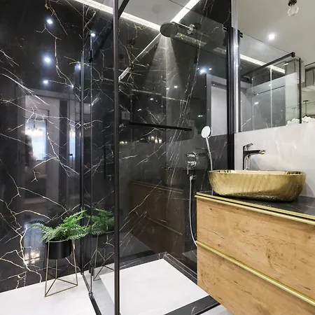New Luxury With Balcony And Free Parking In The Garage Apartament Zadar