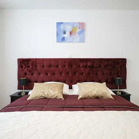 New Luxury With Balcony And Free Parking In The Garage Zadar