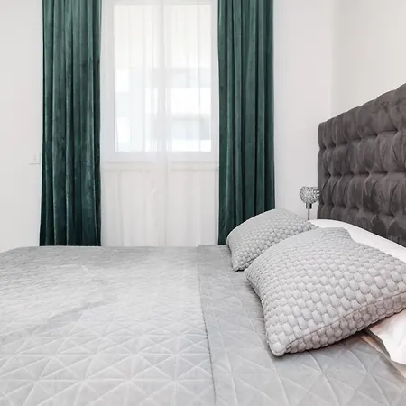 New Luxury With Balcony And Free Parking In The Garage Zadar