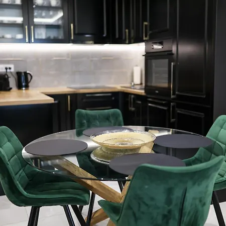 New Luxury With Balcony And Free Parking In The Garage