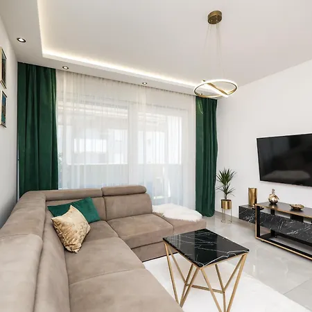 Apartament New Luxury With Balcony And Free Parking In The Garage