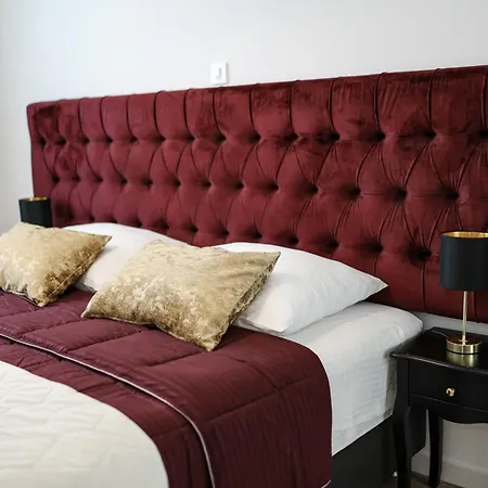 New Luxury With Balcony And Free Parking In The Garage