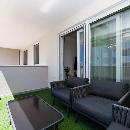 Apartament New Luxury With Balcony And Free Parking In The Garage Zadar