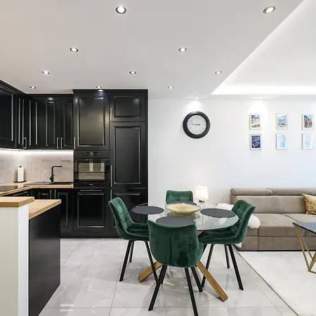 Apartament New Luxury With Balcony And Free Parking In The Garage
