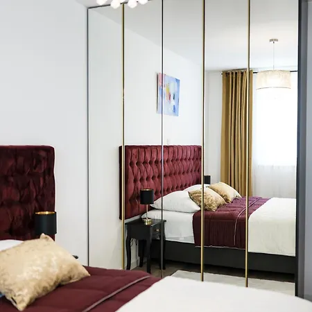 Apartment New Luxury With Balcony And Free Parking In The Garage *