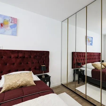 New Luxury With Balcony And Free Parking In The Garage Apartament Zadar